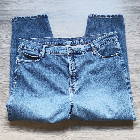 Old Navy Extra High-rise Sky-hi straight jeans, size 22 - Picture 7 of 7